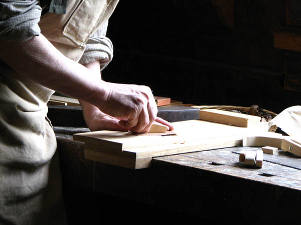 Ofrecemos un servicio de <strong>carpintería  de madera y ebanistería en Vilada</strong> adaptado a las necesidades del <strong>cliente</strong>.